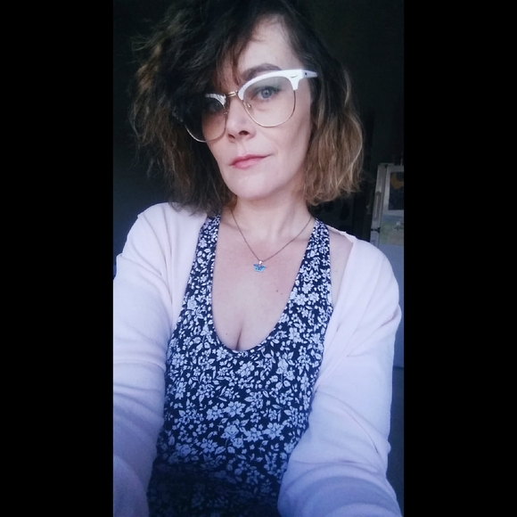 Meet your Posher, Leah - Picture 1 of 1